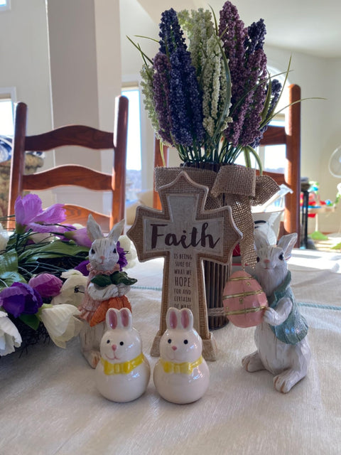 Ein Satz Ostern Hasen Dekoration Frühlings-Wohnkultur Hasenfiguren